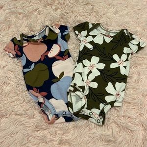 Pack of baby bold onesies